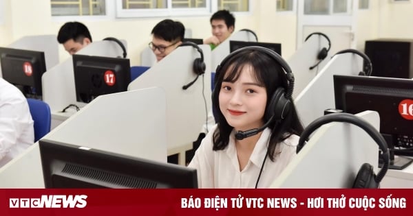 Nhiều trường cho sinh viên đi học trở lại sau mưa lũ