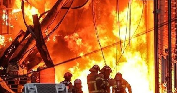 حريق هائل في مصنع لإعادة التدوير في دايجو، دون وقوع إصابات