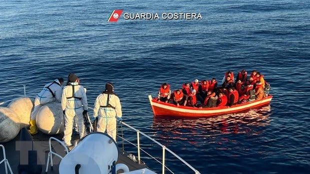 Número récord de personas que cruzan el Mediterráneo central hacia la UE