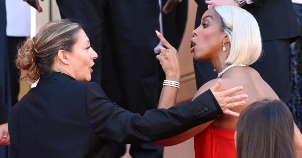 Kelly Rowland 'messages' and scolds security staff on Cannes red carpet