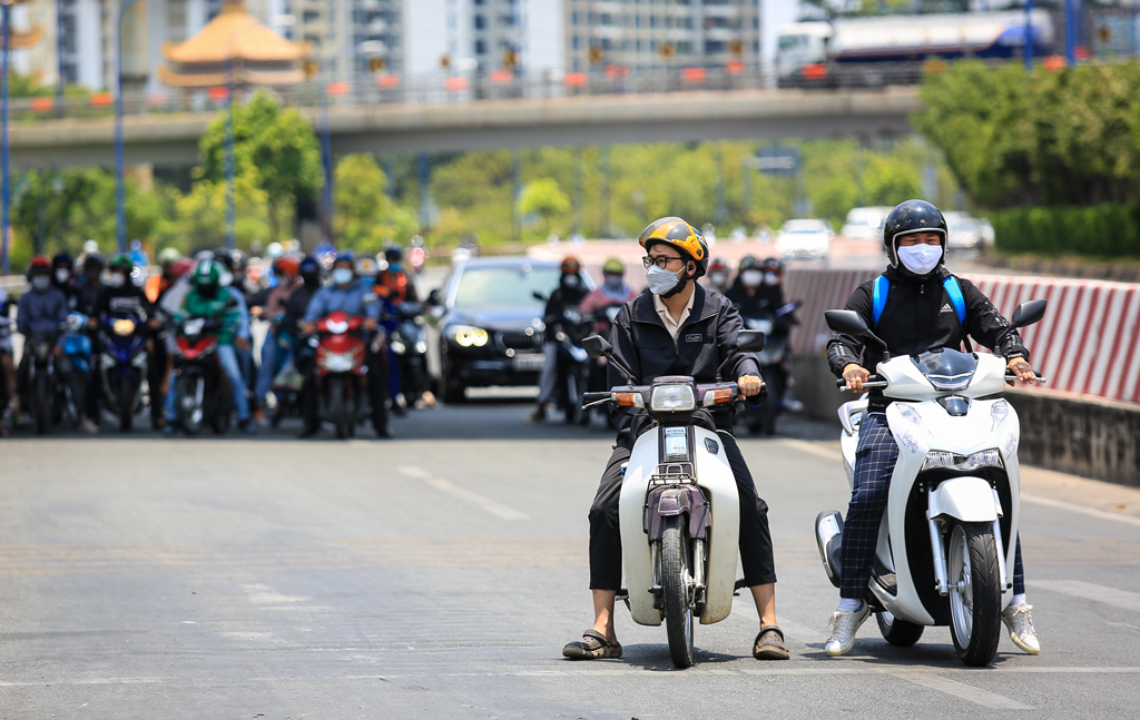 Mưu sinh dưới trời đổ lửa - Ảnh 7.