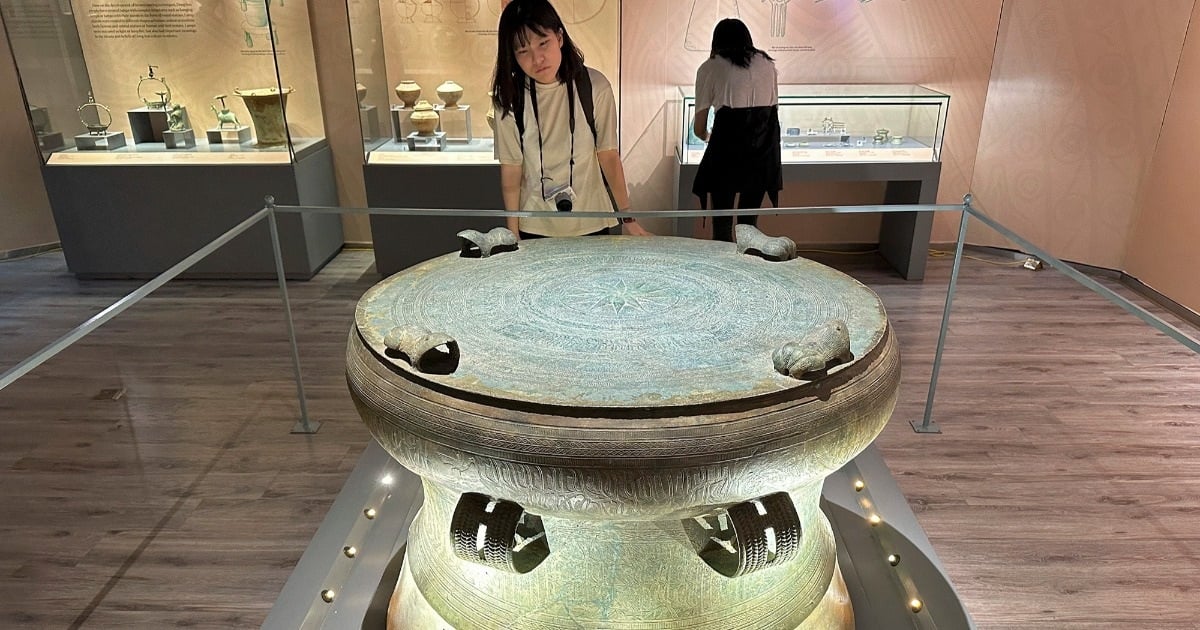 Admire the largest Dong Son bronze drum ever on display in Hanoi