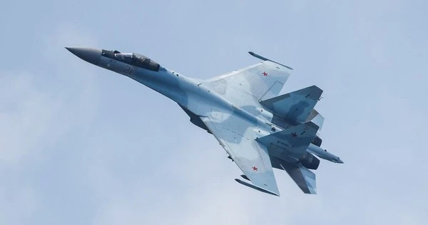 Iran schließt Vertrag zum Kauf russischer Su-35-Kampfflugzeuge ab