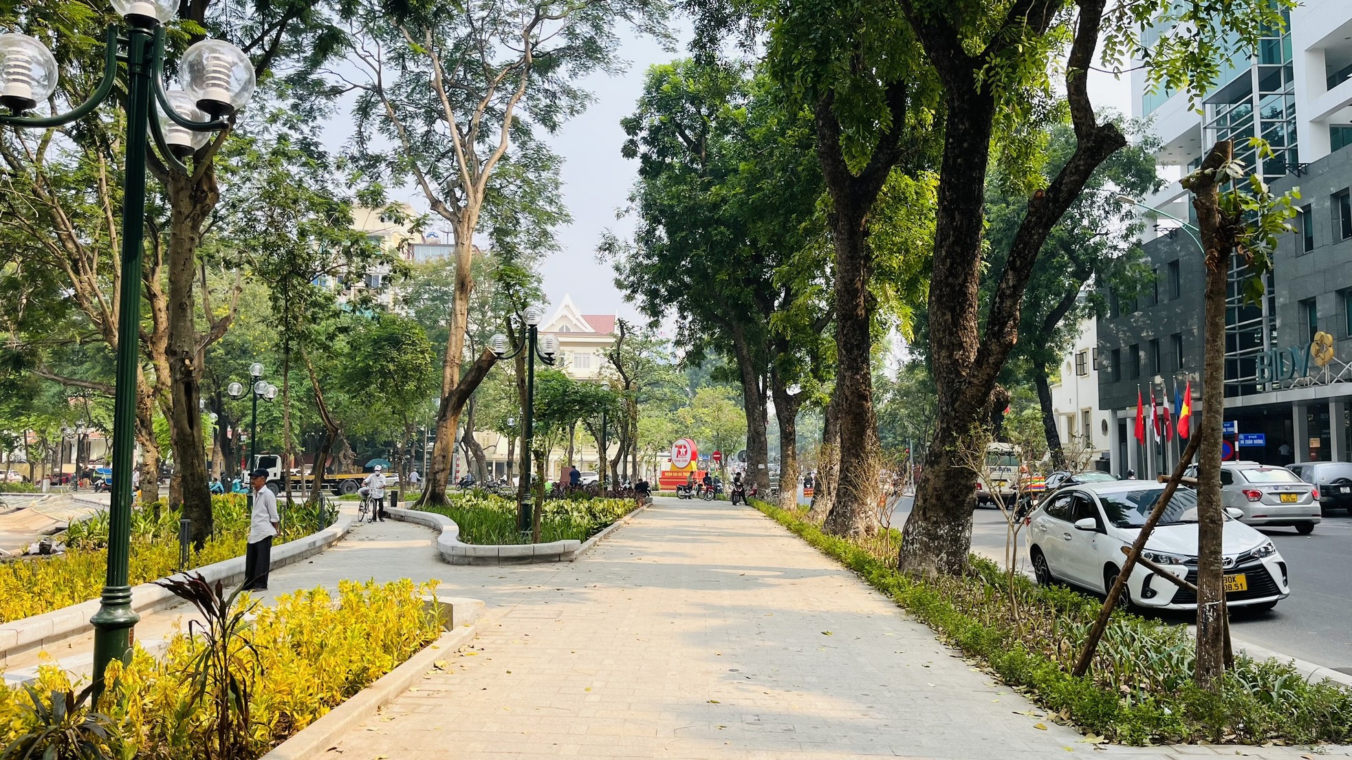 ទិដ្ឋភាពបែប Panoramic នៃបឹង Thien Quang ដែលមានទីធ្លាចំហរចំនួន 4 ជិតរួចរាល់ រូបថតទី 9