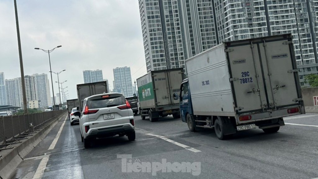 Hoàn thành việc sửa chữa các khe co giãn nguy hiểm ở đường trên cao Vành đai 3 ảnh 4