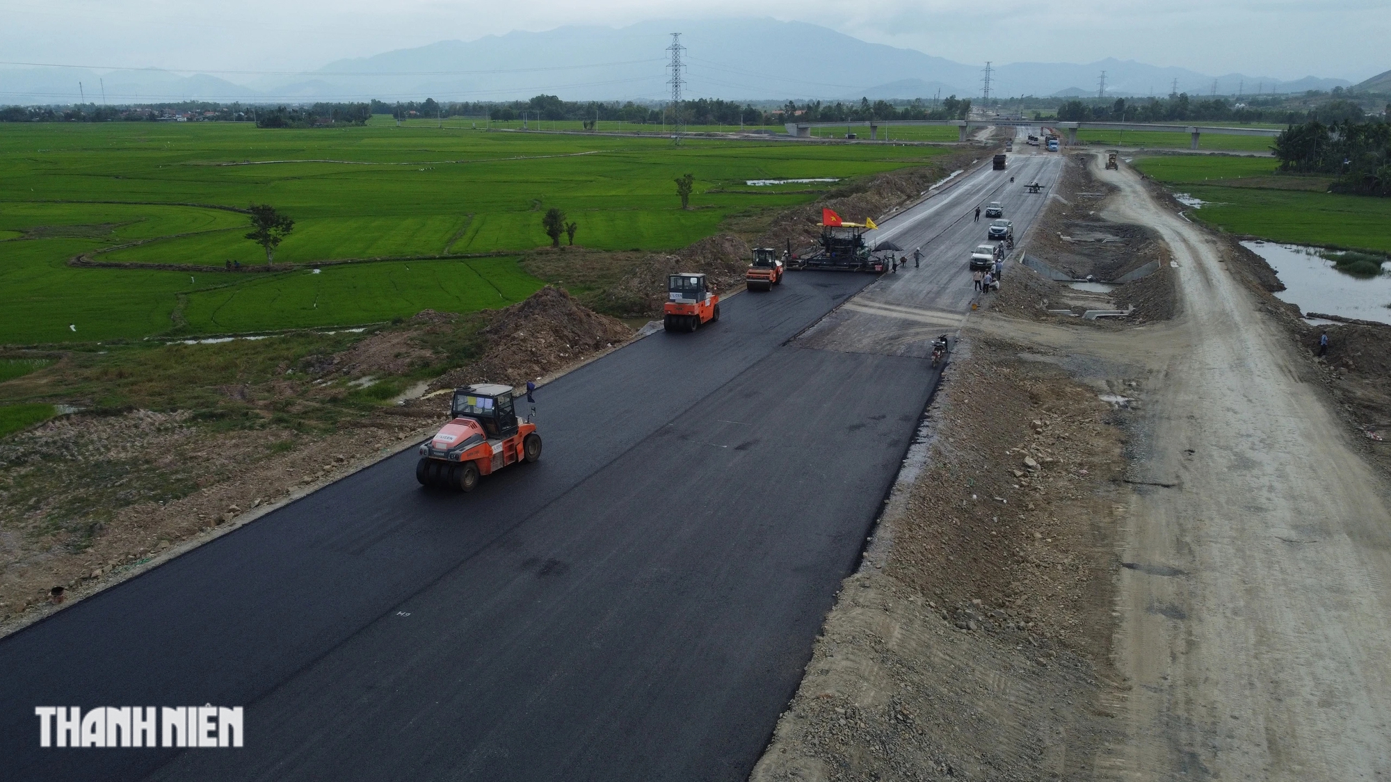 Hối hả thi công cao tốc Vân Phong - Nha Trang những ngày cận tết- Ảnh 12.