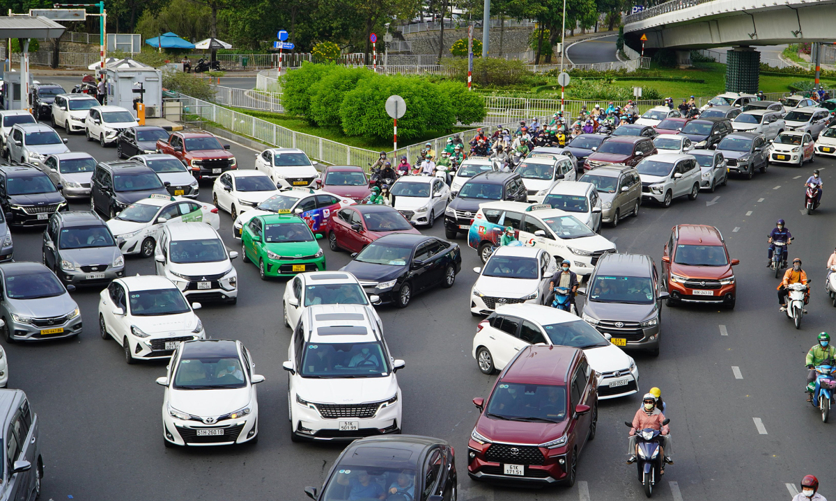 From February 6, Noi Bai and Tan Son Nhat airports will collect non-stop fees.