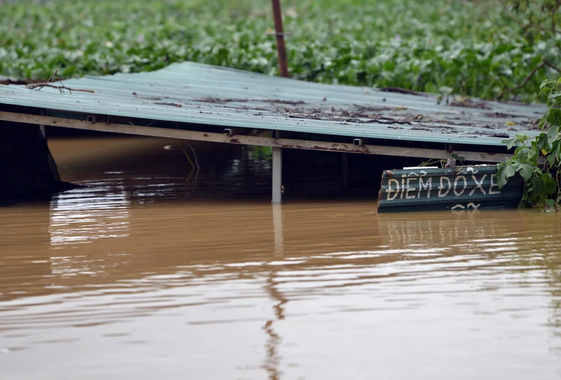 Die Überschwemmung des Thao-Flusses überschreitet das historische Niveau, steigendes Wasser des Roten Flusses beeinträchtigt einige Gebiete in Hanoi, Foto 31