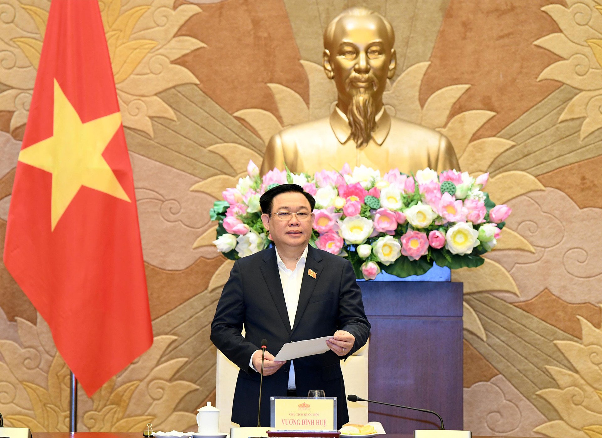 Le président de l'Assemblée nationale, Vuong Dinh Hue, a présidé une séance de travail sur le projet de loi sur l'industrie de la défense nationale, la sécurité et la mobilisation industrielle -0