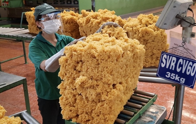 xuất khẩu sang Trung Quốc chiếm tới 99,69% về lượng và chiếm 99,54% về trị giá trong tổng xuất khẩu hỗn hợp cao su tự nhiên và cao su tổng hợp