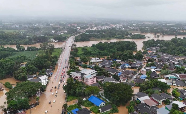 También se están produciendo graves deslizamientos y corrimientos de tierra en Laos y Tailandia (imagen 1).