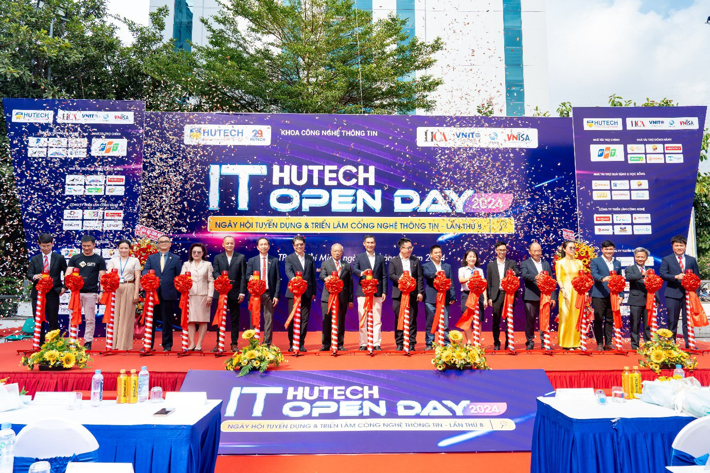 Sinh viên tham gia phỏng vấn tại HUTECH IT Open Day 2024- Ảnh 1.