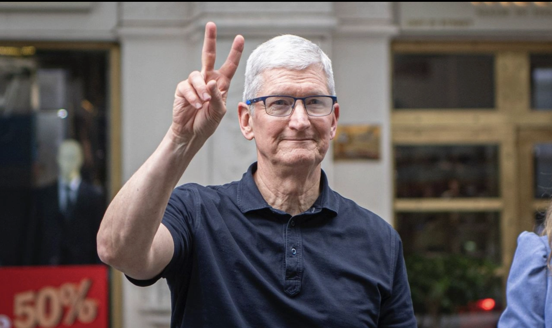 Behind the scenes welcoming Tim Cook: American billionaire booked the entire restaurant, accompanied by 2 bodyguard cars