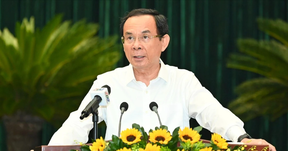 El secretario del Comité del Partido en Ciudad Ho Chi Minh, Nguyen Van Nen: La tarea más prioritaria es acelerar la inversión pública