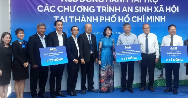 ACB accompanies Ho Chi Minh City People's Committee in social security programs