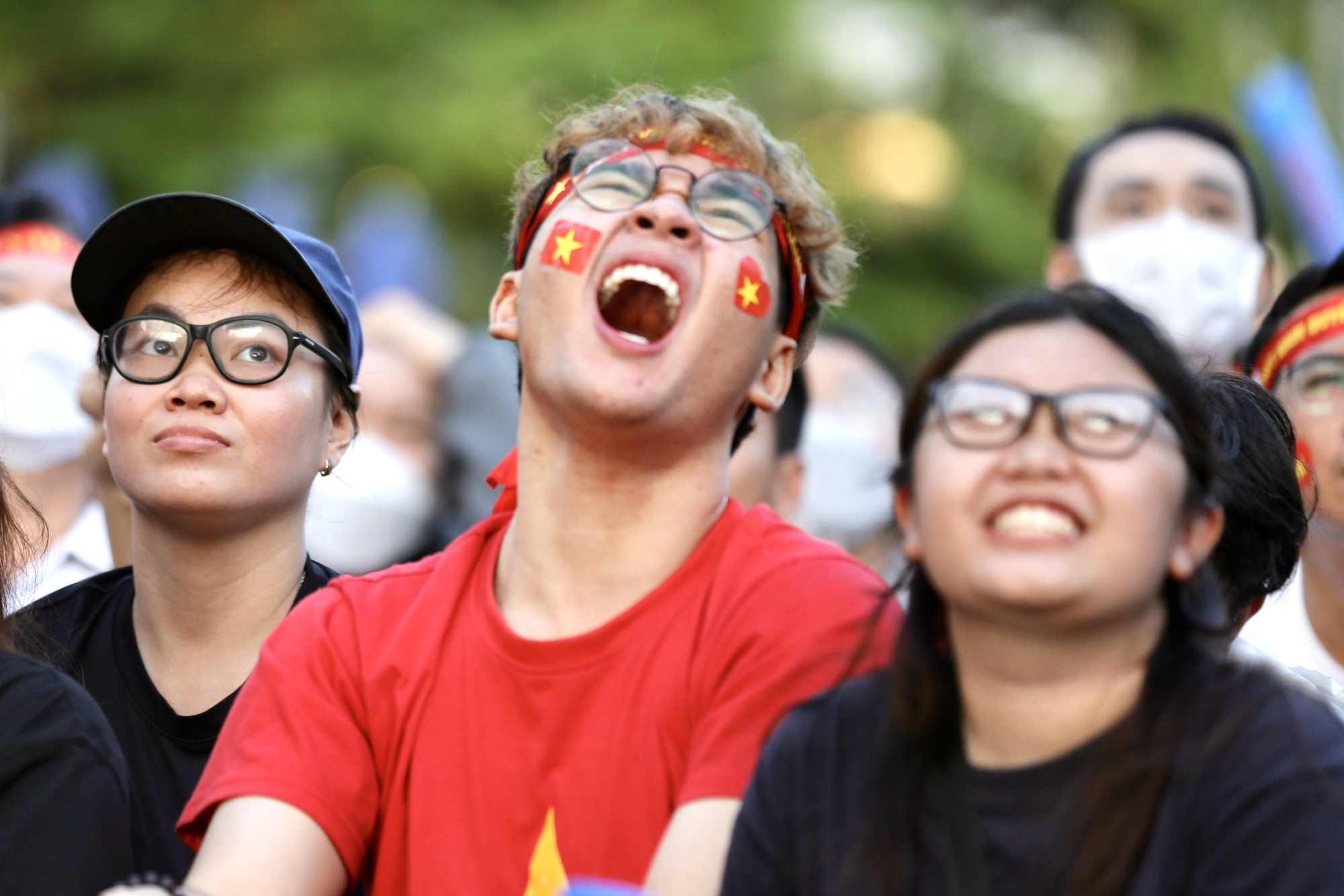 Red Bull Fanzone: Du khách nước ngoài hào hứng tiếp lửa U.22 Việt Nam - Ảnh 17.