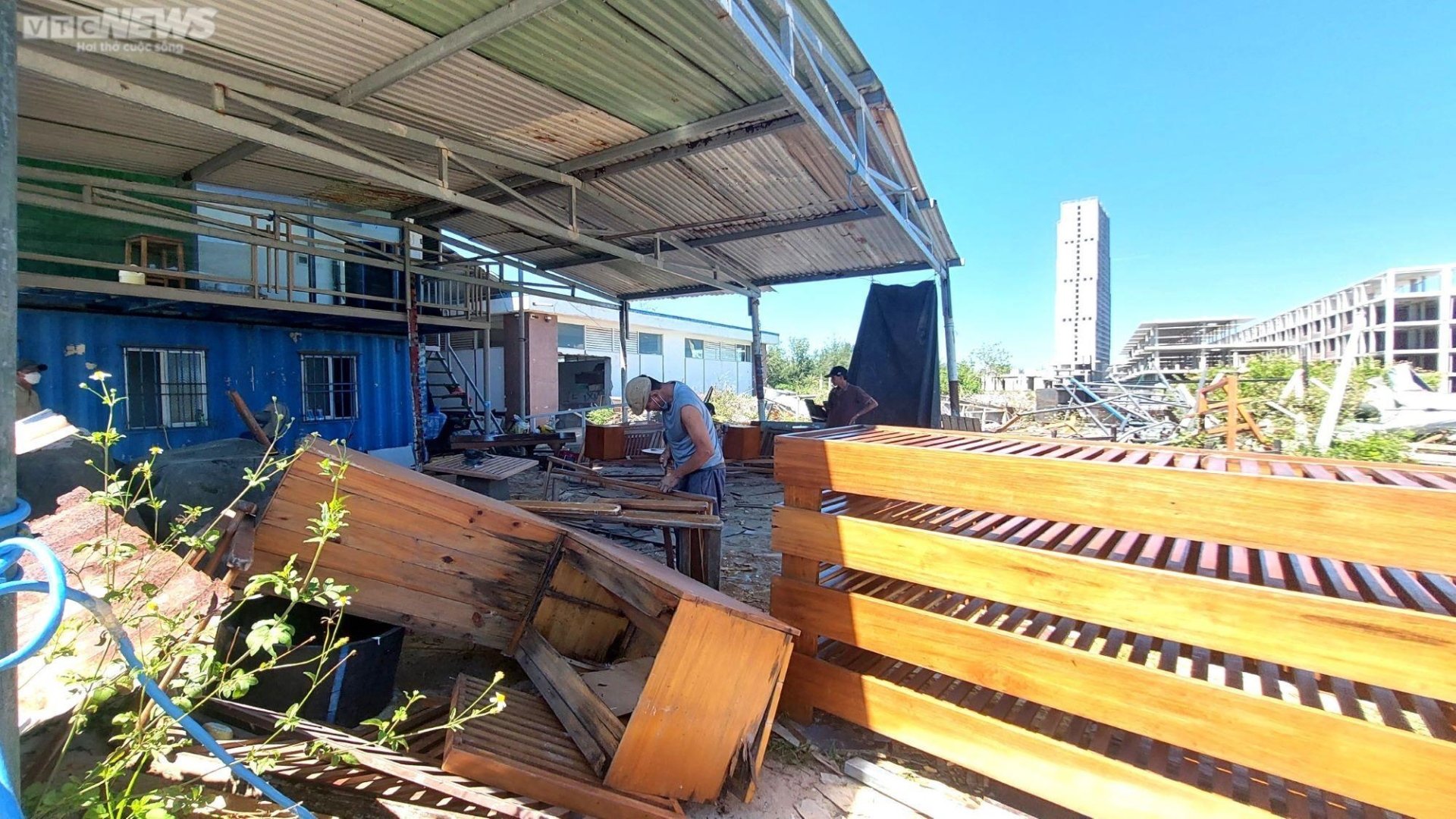 Escena desoladora en el proyecto turístico y de entretenimiento Cocobay de 11.000 billones de VND en Da Nang - 9