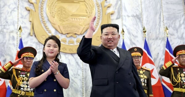 Ông Kim Jong-un cùng con gái dự lễ duyệt binh kỷ niệm Quốc khánh