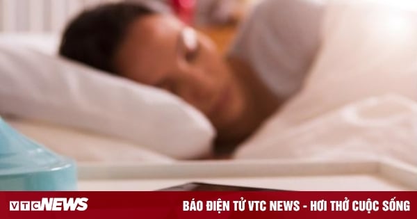 Al irme a dormir, ¿en qué modo debo activar mi teléfono para reducir la radiación?