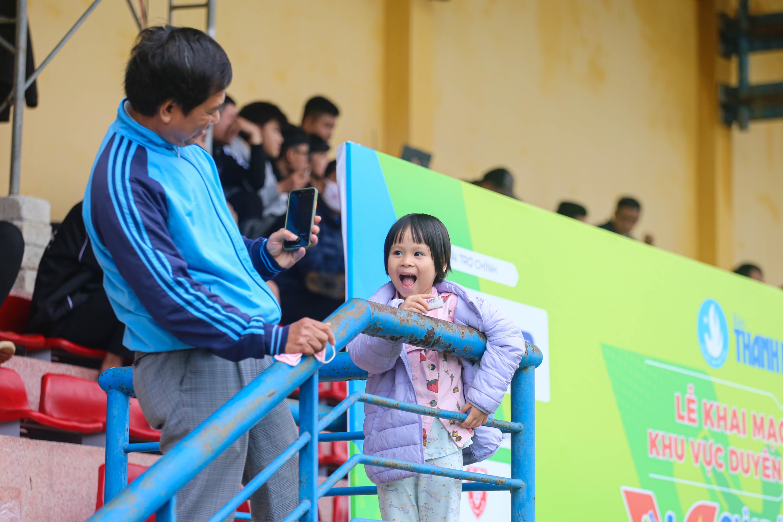 Vòng loại miền Trung: ‘Tan chảy' với những câu chuyện đáng yêu trên khán đài- Ảnh 6.