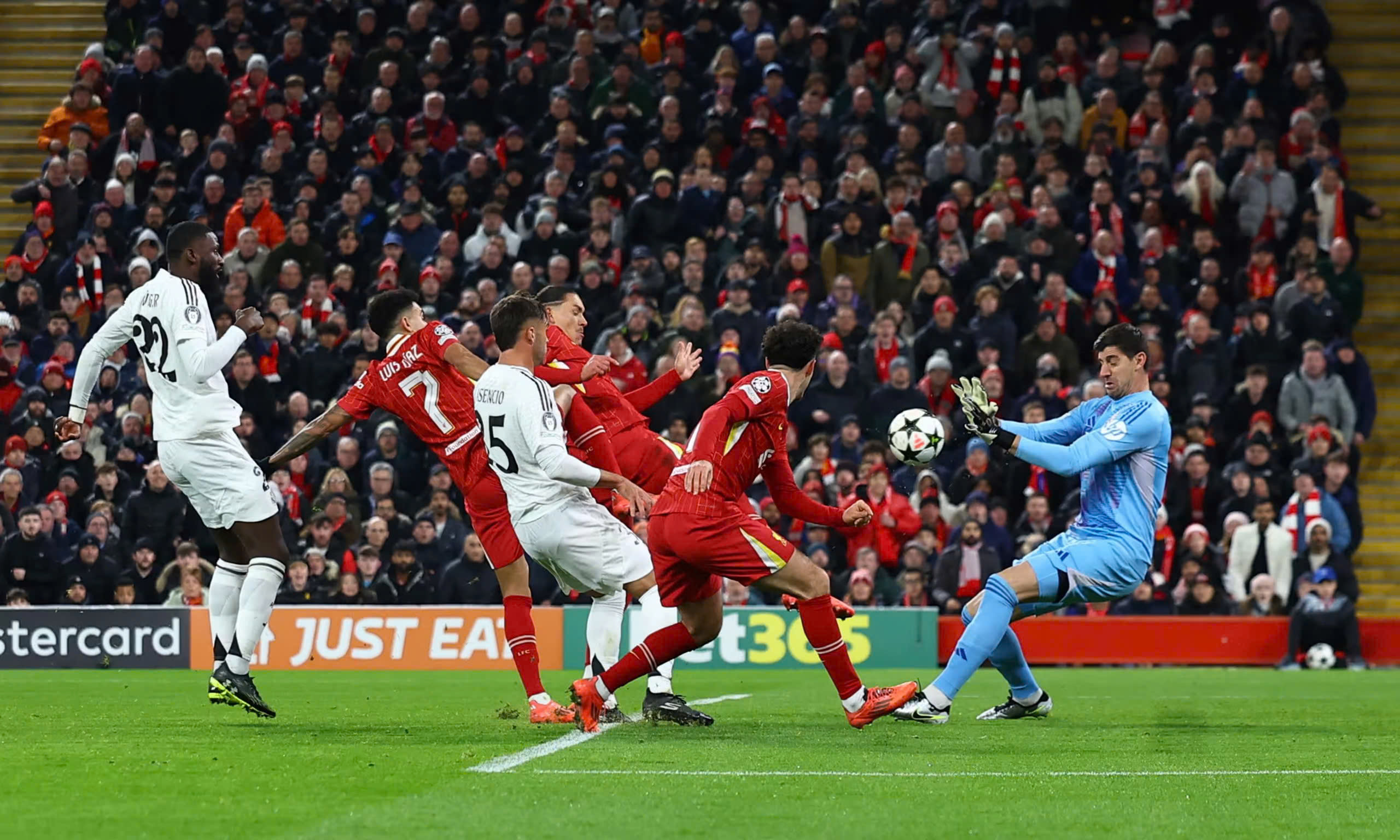 Champions League: Mbappe đá hỏng phạt đền: Real Madrid thua Liverpool- Ảnh 6.