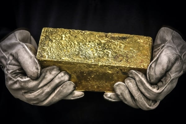 5 reasons to invest when gold is still "expensive as hot cakes"