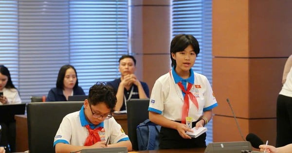 Una estudiante de octavo grado de Dak Nong se conmovió al recibir una carta escrita a mano del Ministro de Educación y Capacitación.