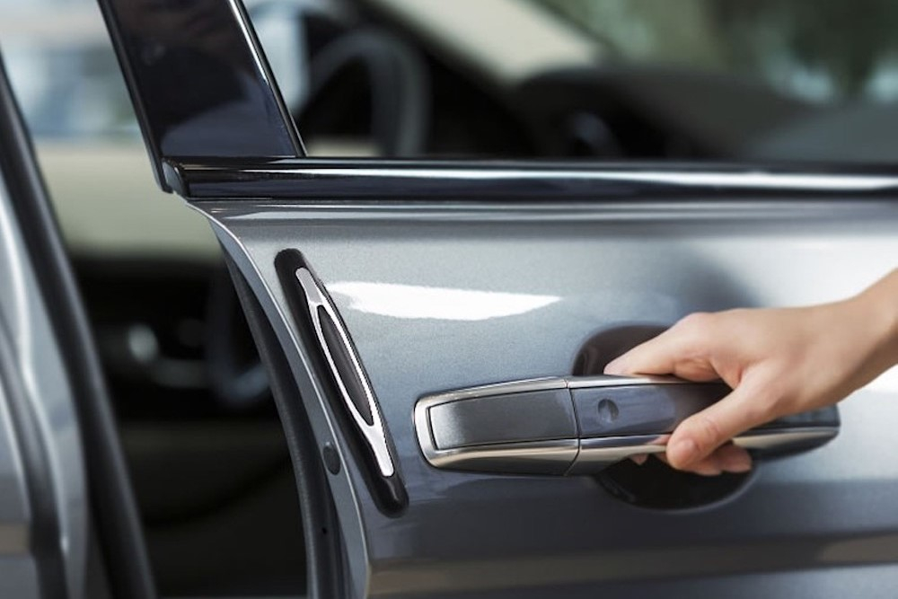Essential accessories when buying a car picture 4