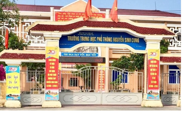 Nguyen Sinh Cung 고등학교(Phu Vang 지구, Thua Thien - Hue 성)