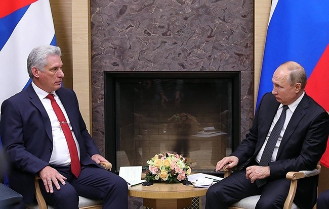 Le président de la République de Cuba, D. Canel, s'entretient avec le président russe, V. Poutine. - T10/2019. Photo : TASS