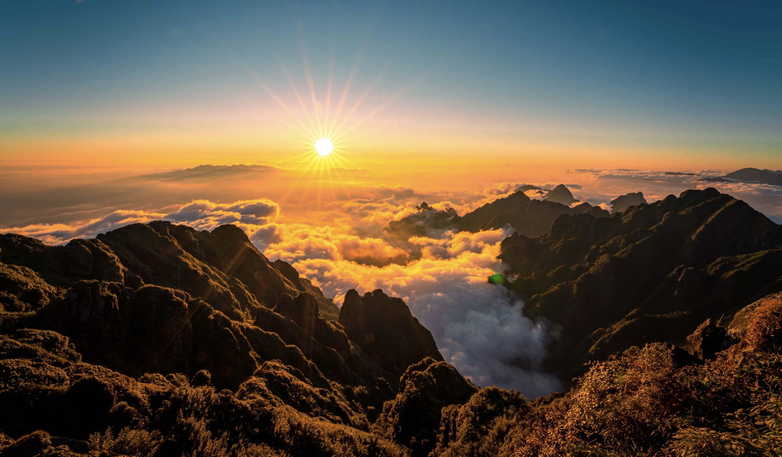 The most beautiful cloud hunting season on Fansipan peak