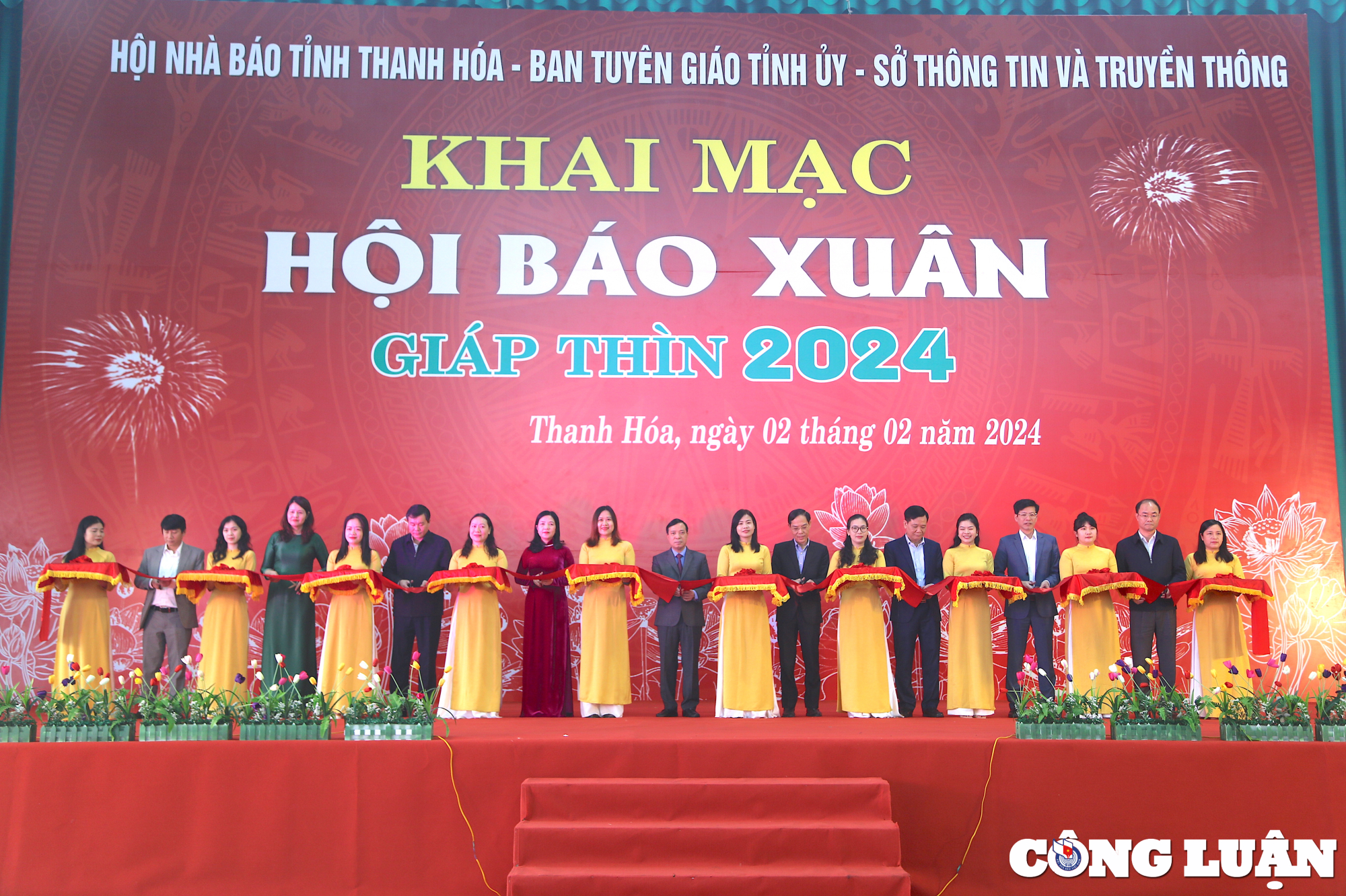 El periódico de primavera del año del dragón 2024, Thanh Hoa, tiene muchos contenidos y formas nuevos, imagen 3.