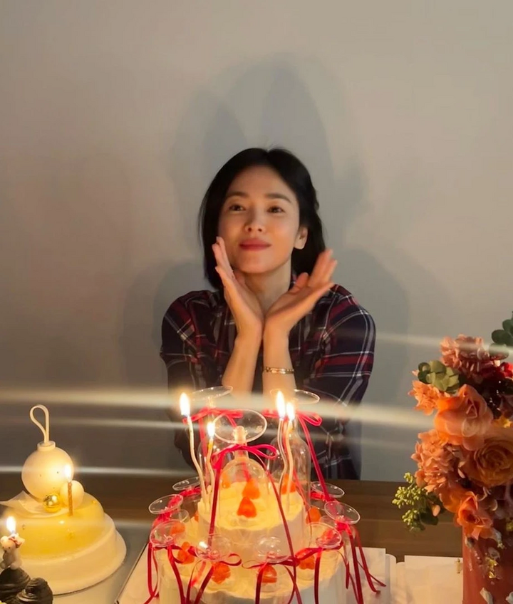 Song Hye Kyo welcomes her new age with uncertainty.