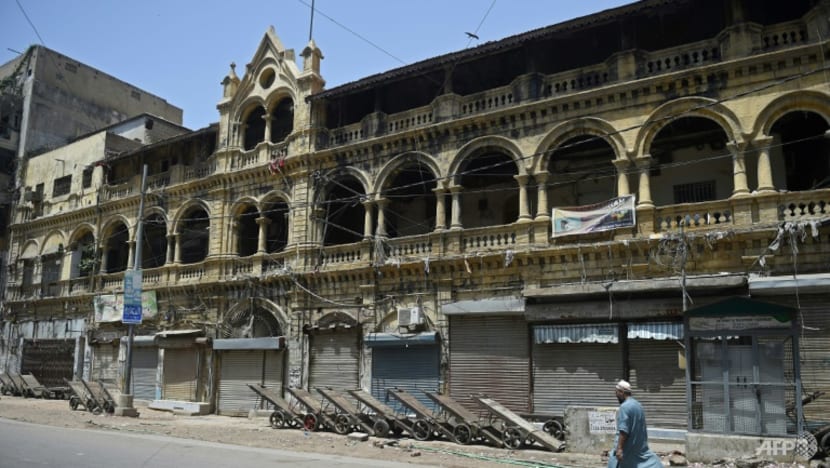 Au Pakistan, les magasins ferment leurs portes en signe de protestation, provoquant un certain émoi.