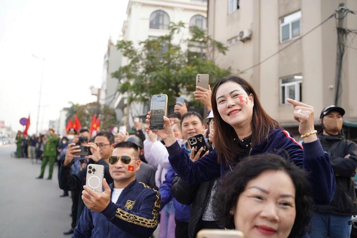 Người hâm mộ gửi tình yêu tới các chàng trai vàng của bóng đá Việt Nam