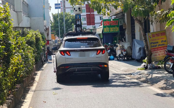 An Apple Maps data collection vehicle was spotted on the streets.