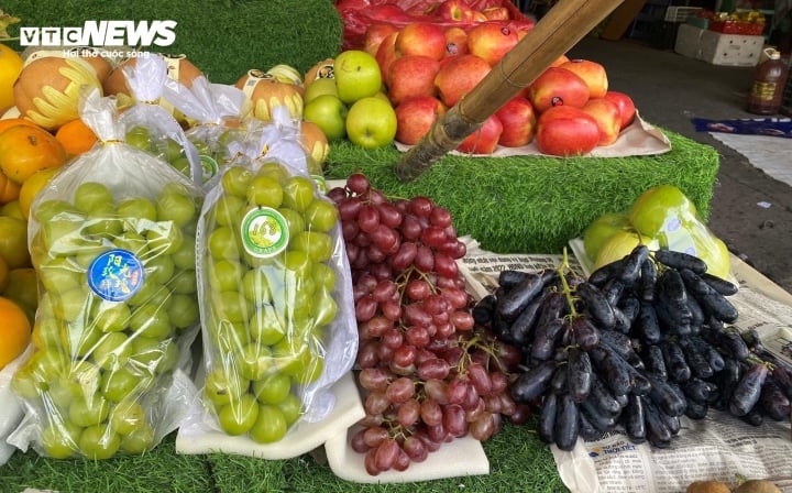 Some imported grapes at Ms. Hoa's fruit shop.