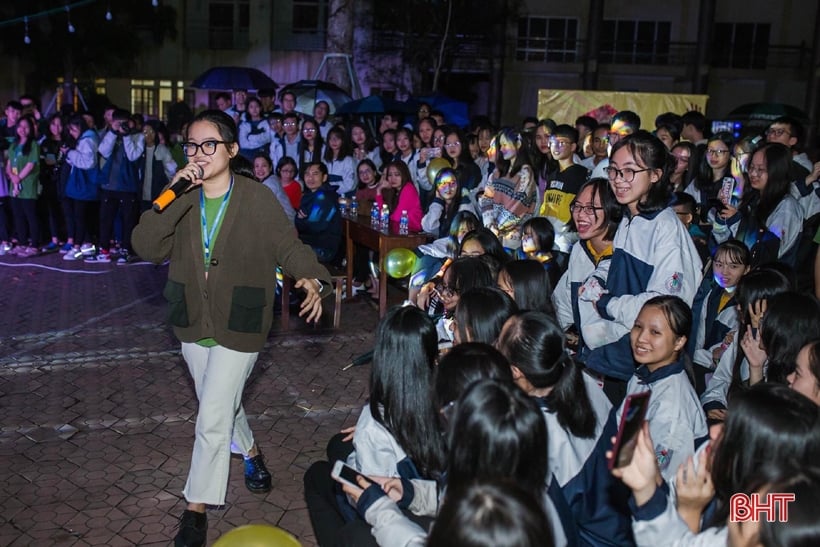 Una estudiante de Ha Tinh gana becas de 16 universidades estadounidenses por marcar la diferencia