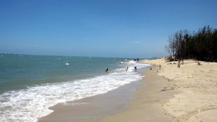 Loc An beach in Vung Tau is still quite wild.