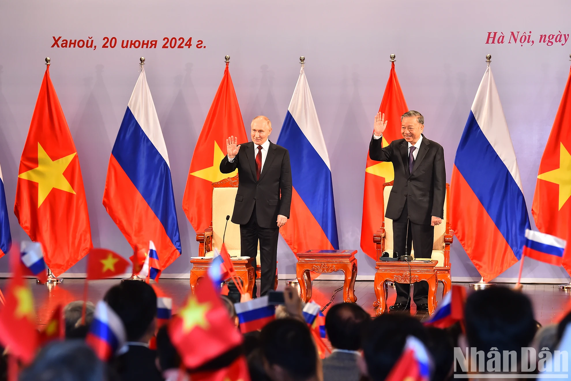 [Foto] El presidente To Lam y el presidente Vladimir Putin se reunieron con líderes de la Asociación de Amistad Vietnam-Rusia y generaciones de ex estudiantes vietnamitas que estudian en Rusia. Foto 1