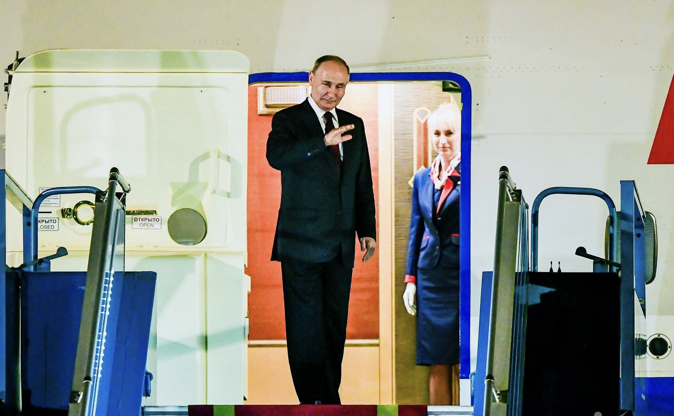 Tổng thống Putin rời Hà Nội về nước