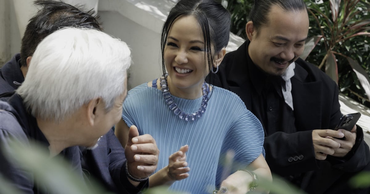 Hong Nhung fait de la musique pour honorer les balayeurs de rue, les cireurs de chaussures et les femmes au foyer