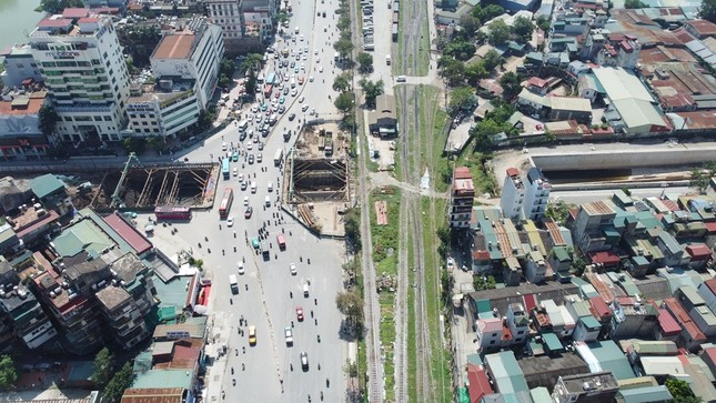 Wie ist der Tunnel unter der Giai Phong Straße nach zweijähriger Bauzeit? Foto 9