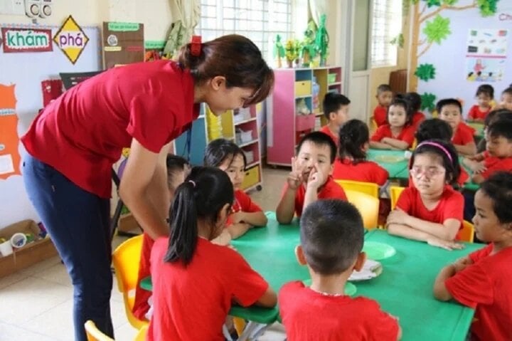 Ho Chi Minh City allows public kindergartens to keep children for 2 months during the summer. (Illustration photo)