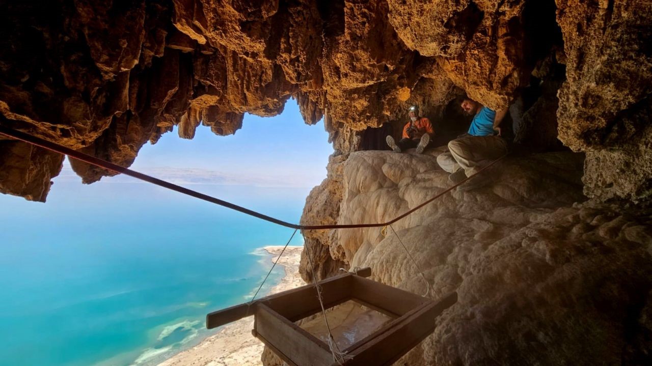 World - Four 1,900-year-old swords found in a cave in Israel
