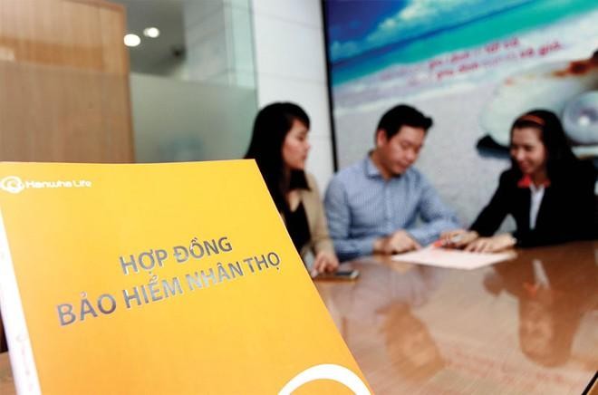 Doanh thu phí bảo hiểm tiếp tục sụt giảm