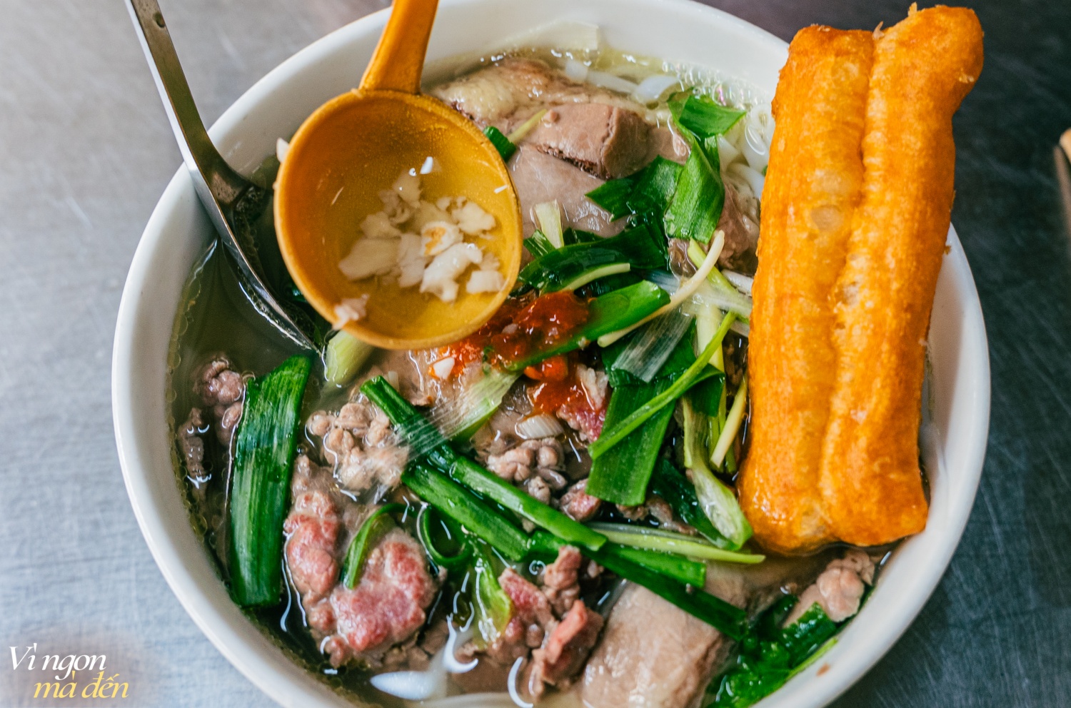 Quán phở nằm trong căn nhà cấp 4 giữa Thủ đô, lạ miệng với topping gừng tươi độc đáo, khẳng định nước dùng có thêm thứ gia vị này!  - Ảnh 8.