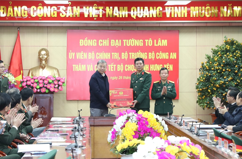 dai tuong to lam tham tang qua tet nguyen dan giap thin 2024 tai hung yen hinh 4