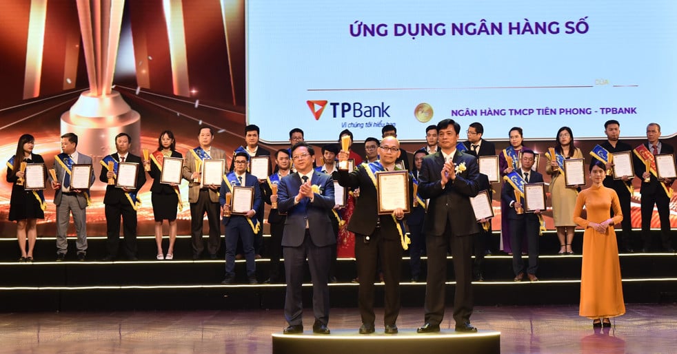 TPBank scores 'hat-trick' of Sao Khue Awards 2024