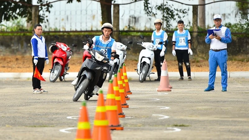 Concurso de conducción segura de motocicletas y derecho de tránsito en la región norte en 2024